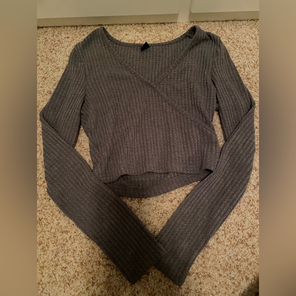 Women’s Gray SHEIN cross front long sleeve crop top | Size S